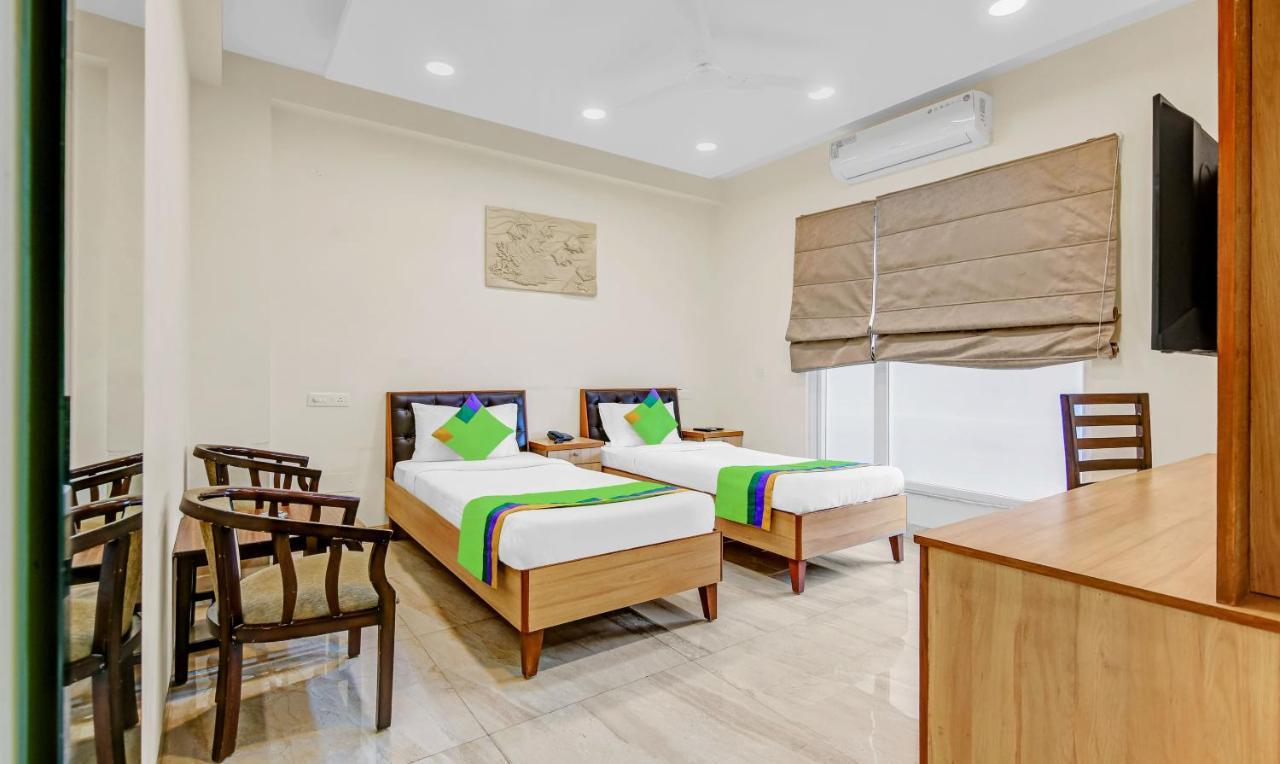 Treebo Sai Village Gold Souk - Sec 43 غورغاون المظهر الخارجي الصورة