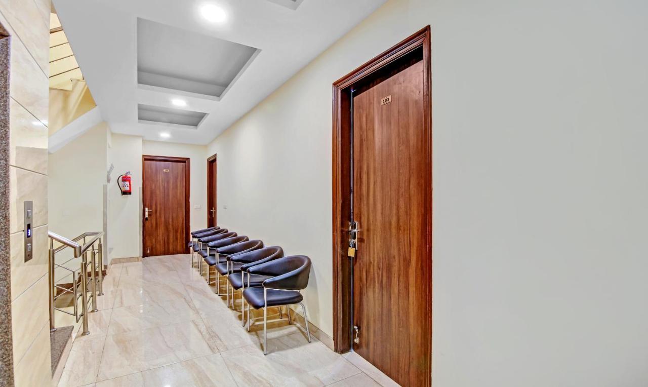 Treebo Sai Village Gold Souk - Sec 43 غورغاون المظهر الخارجي الصورة