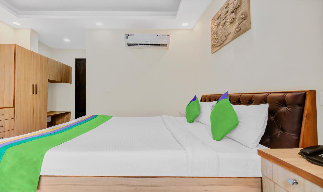 Treebo Sai Village Gold Souk - Sec 43 غورغاون المظهر الخارجي الصورة